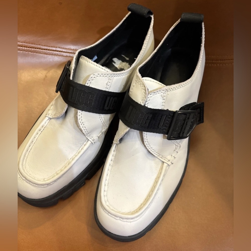 UGG Ashton Shoe Size 9.5 white worn once